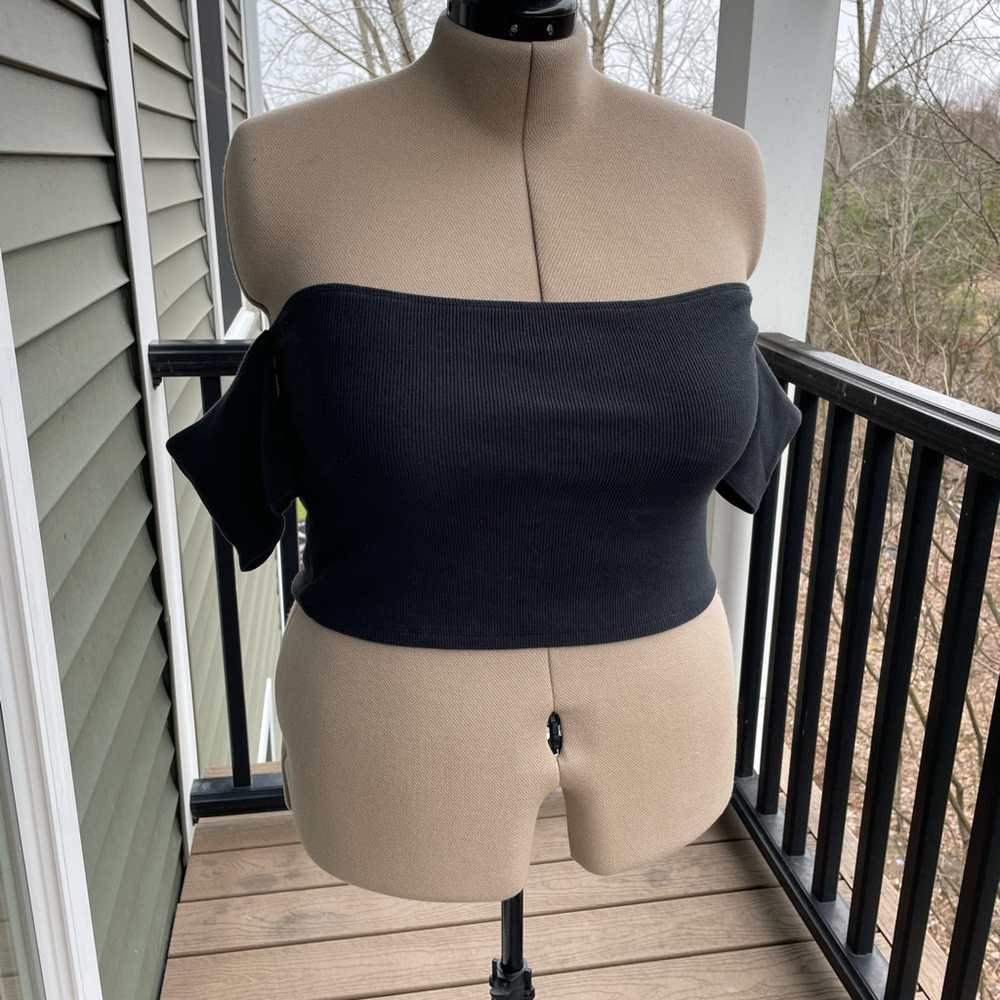Abercrombie Off-The-Shoulder Cropped Tank